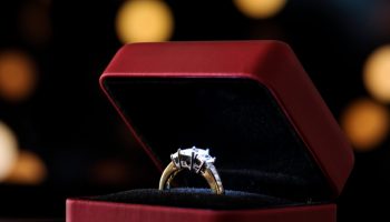 closeup-diamond-ring